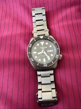 Seiko Black Submariner Automatic Diver Watch